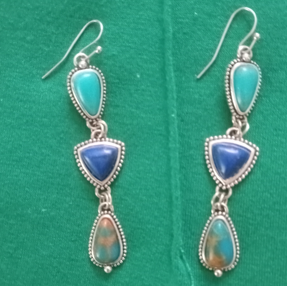 🥰 5/$25 - Silver and Faux Turquoise Dangle Earrings